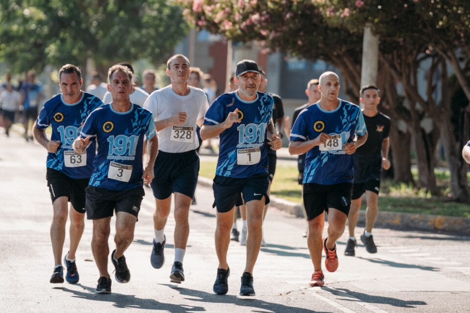 El gobernador participó activamente de la carrera por el aniversario de la Policía de Entre Ríos