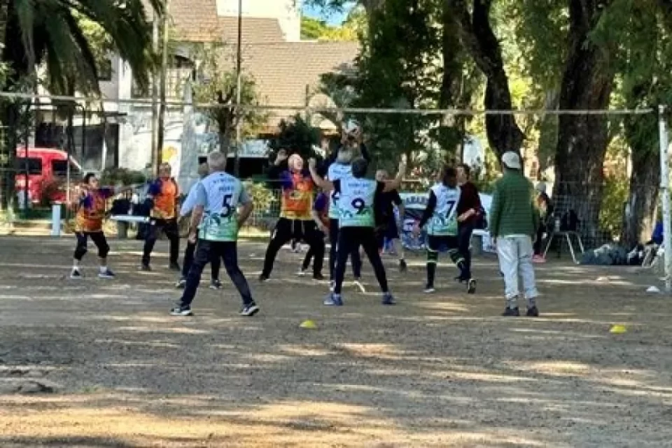 Adultos mayores participaron de un encuentro deportivo impulsado por el Gobierno provincial en Colón