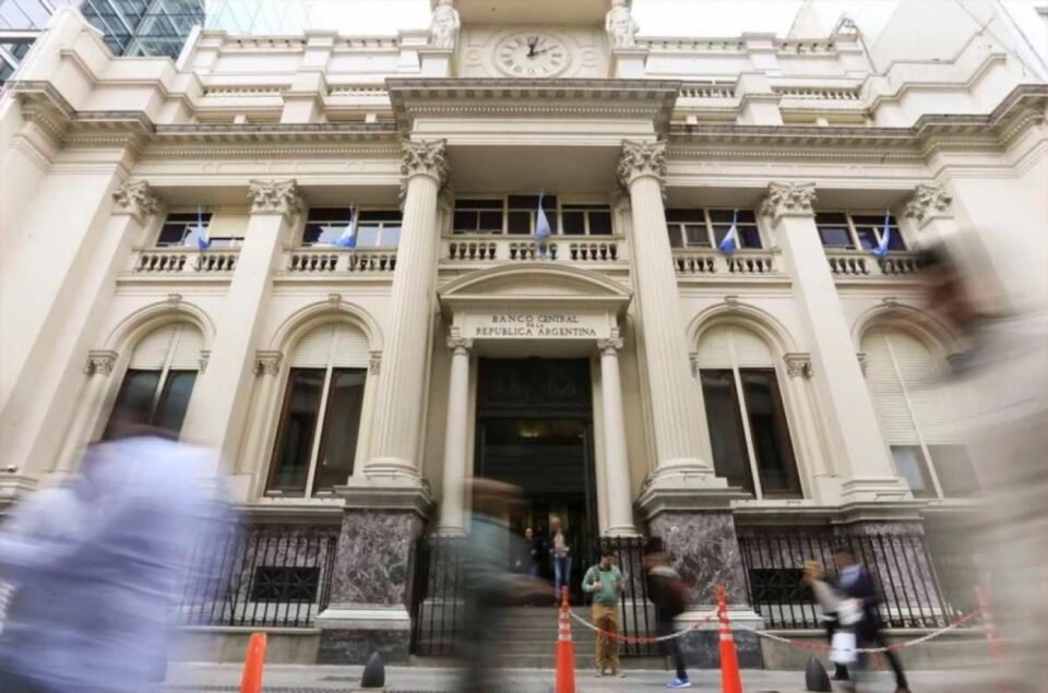 Llegó al país el primer desembolso del FMI y las reservas treparon a US$ 36.800 millones