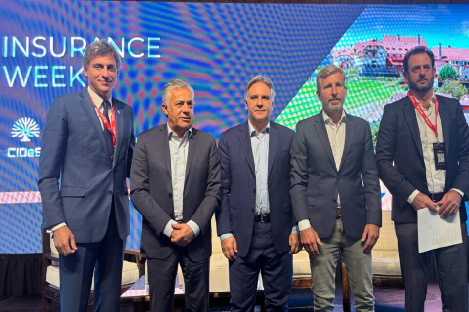 Frigerio expuso sobre desarrollo y asegurabilidad en el Insurance Week 2025 en Bariloche