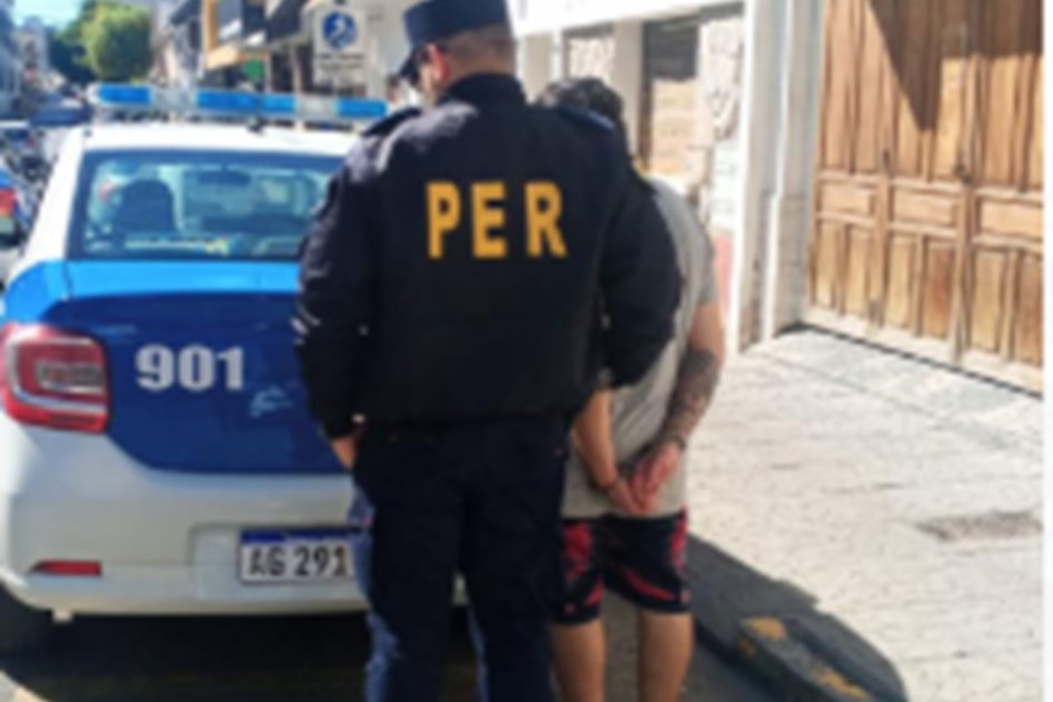 Tenía pedido de captura por violencia de género y se presentó por propia voluntad