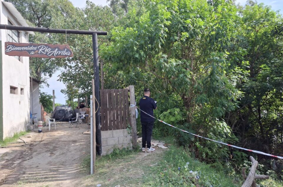 Allanamientos zona norte: hallaron tres armas y balas en una barranca del barrio El Morro