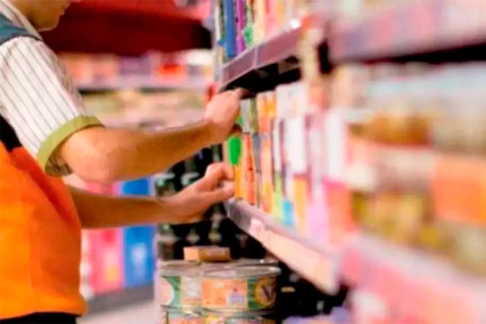 Paritaria Mercantil: Empleados de comercio tendrán aumento acumulativo de 5,4%