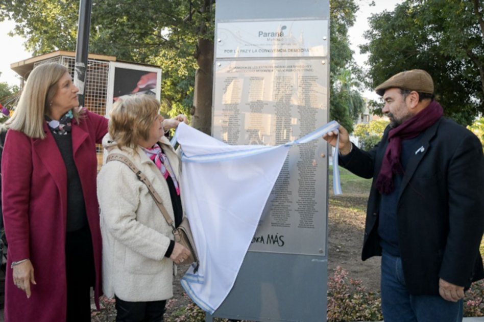 Pusieron en valor el Monolito de la Memoria en Plaza Alvear