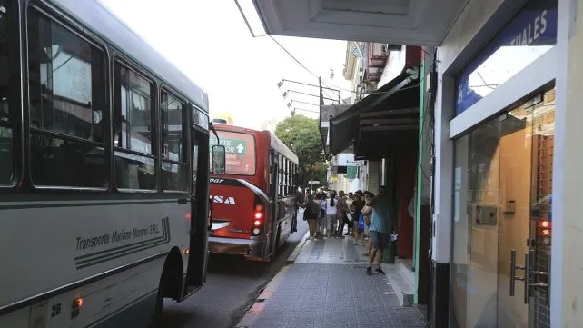 SIN SERVICIO  Continúa el paro de colectivos en Paraná. Solo circulan las líneas del área metropolitana