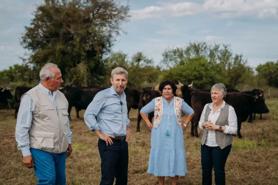 Frigerio entregó el primer Sello Verde Raíz Nativa en Enrique Carbó