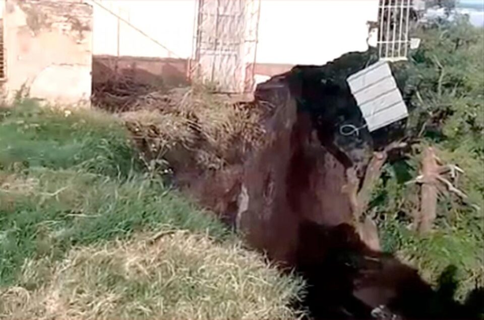 Nuevo desbarrancamiento en la zona del Cristo pescador de Diamante