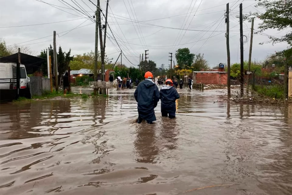Más de mil evacuados por tormentas en Buenos Aires: alertan por nuevas lluvias y hay rutas cortadas