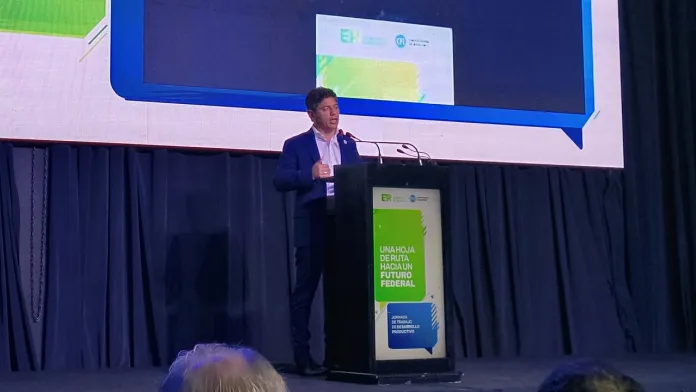 Kicillof: «Argentina necesita una discusión de fondo federal que abarque sector público y privado»
