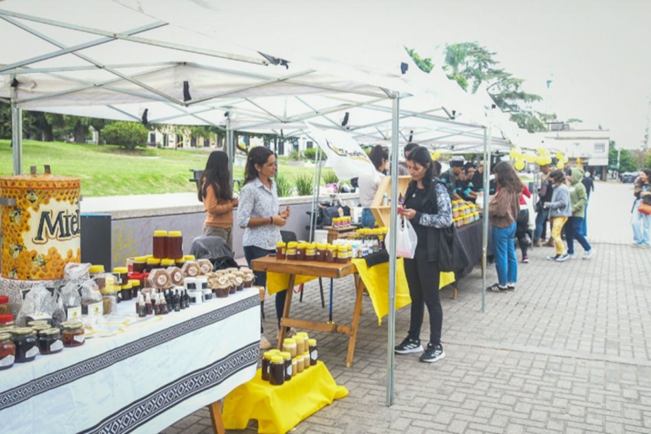 Realizaron una feria para promover el consumo de miel en Paraná