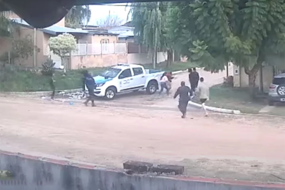 Policías heridos y patrulleros dañados durante un procedimiento en Concordia