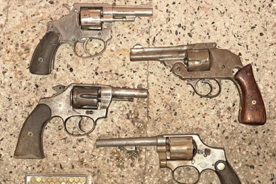 SAN BENITO: En investigación por robo, secuestraron armas de fuego, granadas de mano, marihuana y dinero