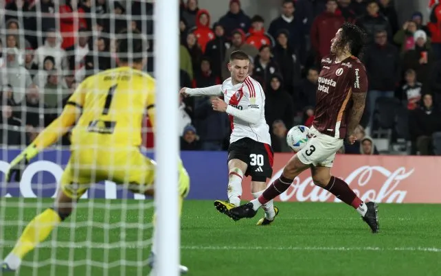 Sin brillar: River Plate empató con Universitario y cerró la fase como líder del Grupo B