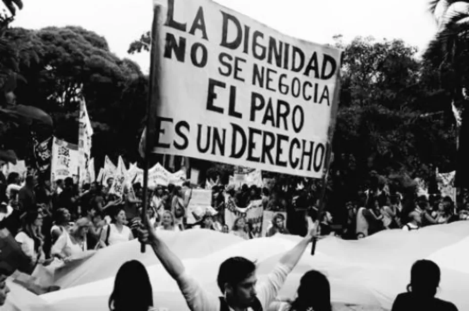 El Gobierno de Milei limitó por decreto el derecho a huelga