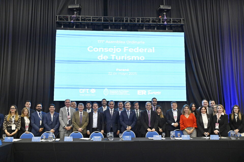 El gobernador participó en Paraná de la apertura de la Asamblea del Consejo Federal de Turismo