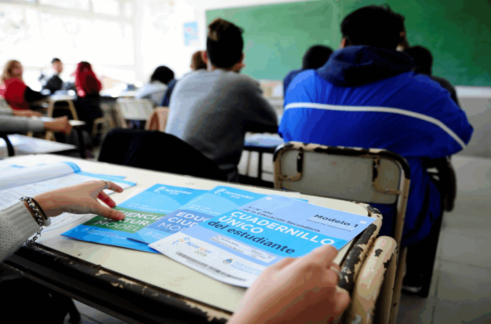 Pruebas Aprender en secundaria: retroceso en matemática y bajo desempeño en lengua