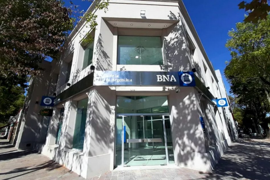 SIGUE LA MOTOSIERRA Milei cierra 60 sucursales del Banco Nación en todo el país