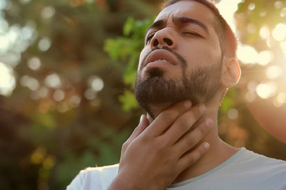 Nueva variante del COVID: Dolor de garganta severo y rápida propagación