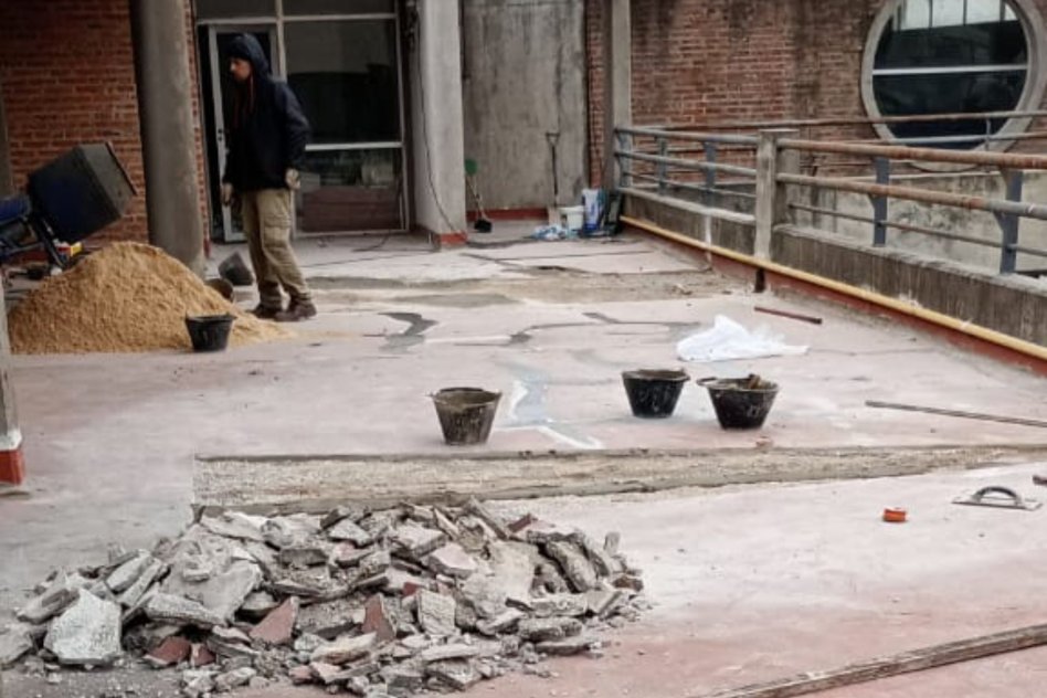 Se realizan obras en la Escuela Hellen Keller por filtraciones y fallas en el sistema de agua