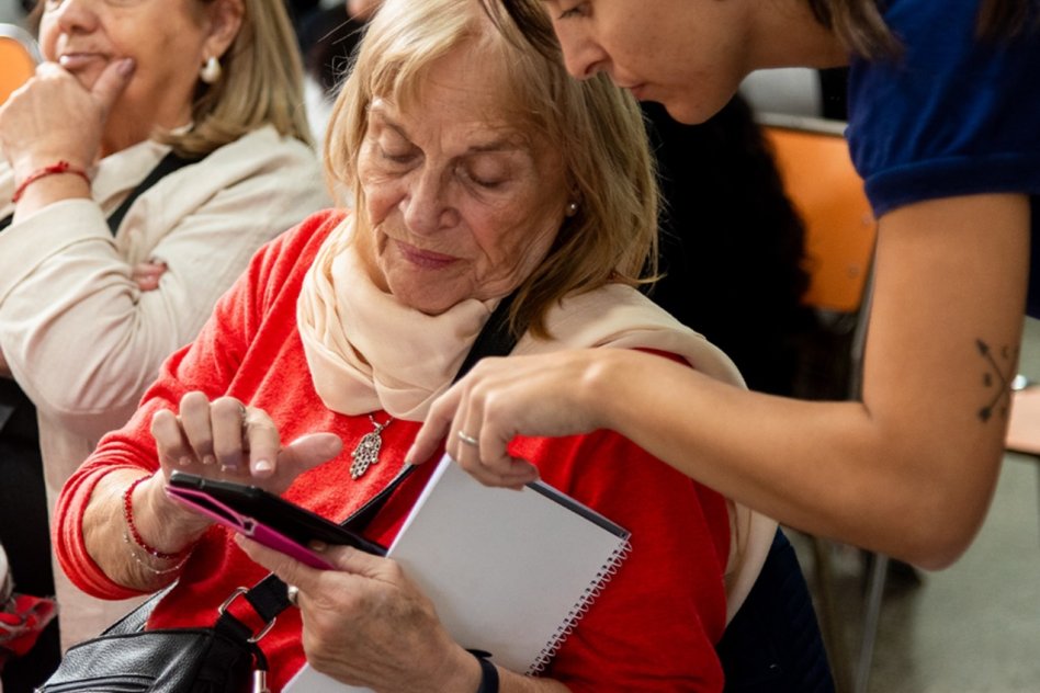 MODERNIZACIÓN Se capacitarán a 2.500 adultos mayores en habilidades digitales