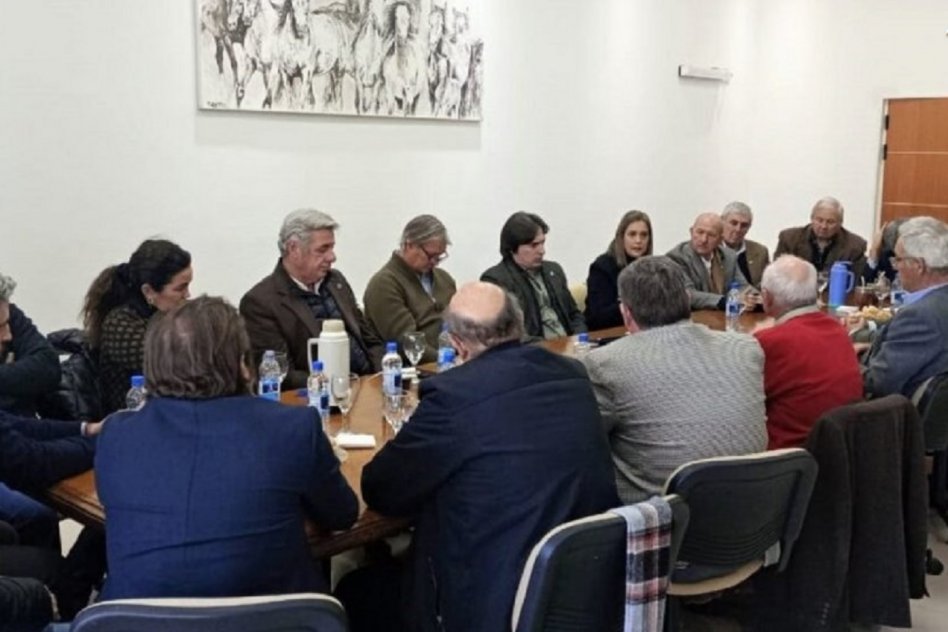 La Mesa de Enlace nacional se reunió en Paraná y reclamó a Milei un programa de baja de retenciones