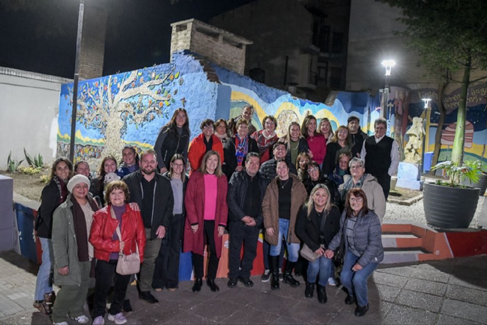 Pusieron en valor la plazoleta de calles Illia y 25 de Mayo y restauraron los murales