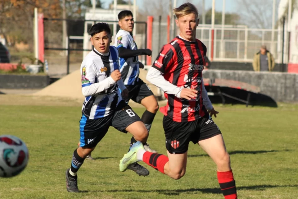 Patronato goleó y sigue firme en la cima de la Copa de la Liga Paranaense