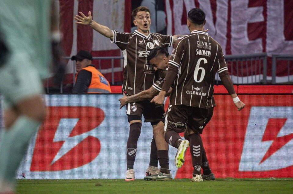 Platense ganó en Santiago y es campeón por primera vez