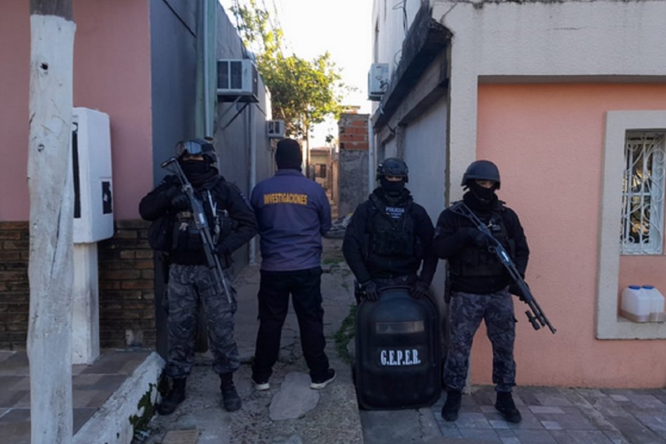 ALLANAMIENTOS EN URUGUAY, GUALEGUAY, PARANÁ Y DIAMANTE Blasón: “Continuamos en etapa de reunir información, esto no terminó con los allanamientos”