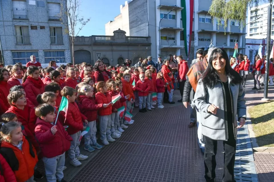 Alicia Aluani acompañó el festejo por el 79º Aniversario de la República de Italia