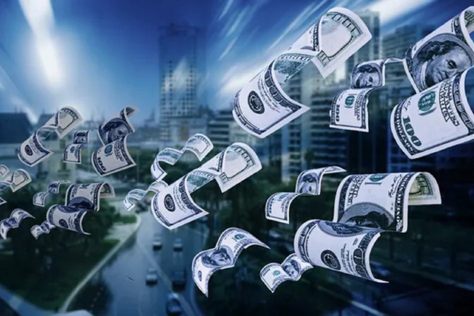 PESE A SUPER TASA EN PESOS Se recalentó el dólar oficial: pegó un salto de  y llegó a .325 en el Banco Nación