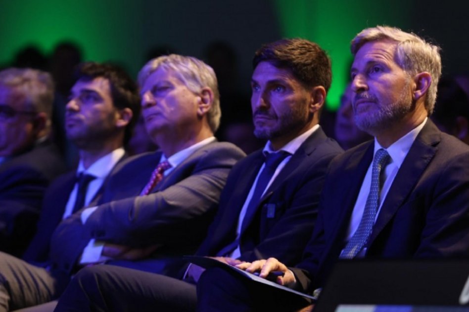 BUSCAN LOS 30 PUNTOS FUERA DE LA GRIETA Los gobernadores no peronistas convierten la elección de octubre en un test para la presidencial