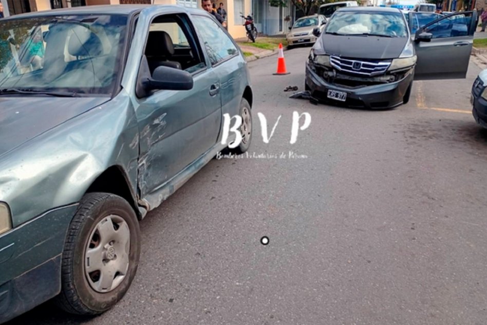 DERIVADOS PARA SER ASISTIDOS Dos niños y un adulto lesionados en choque en el centro de Paraná