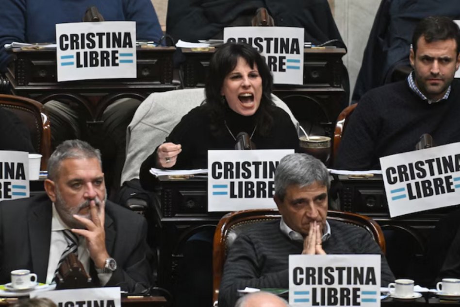 Escándalo en Diputados La sesión por el Garrahan y Universidades se levantó en medio de insultos entre el oficialismo y la oposición