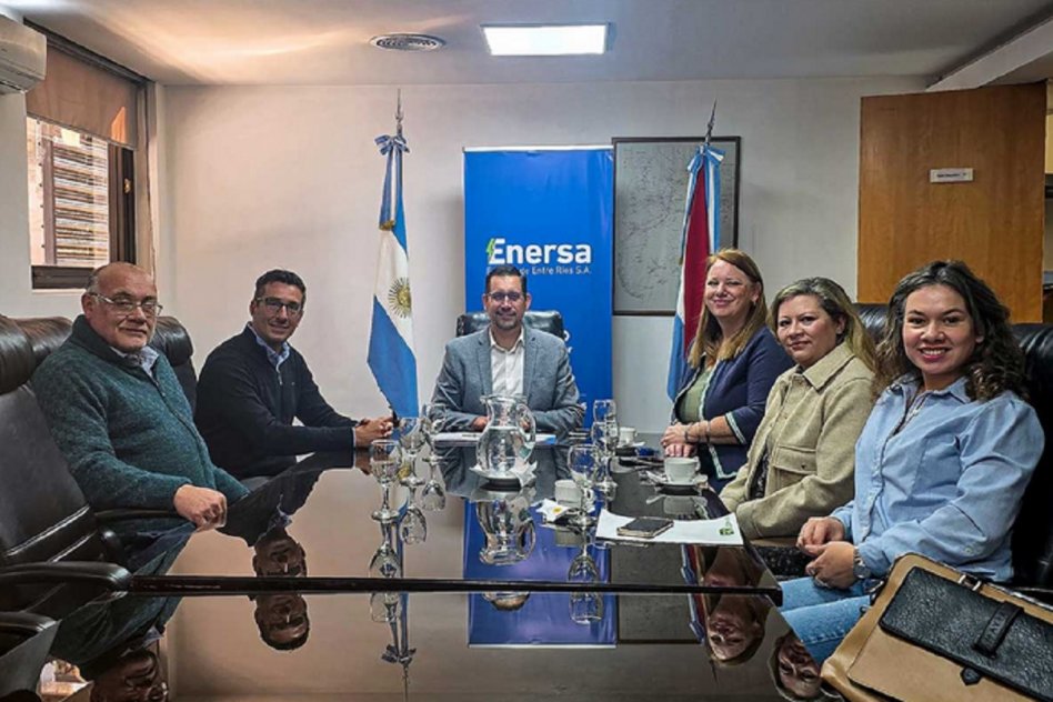 COOPERACIÓN Enersa y el Copnaf firmaron un convenio para la donación de calzado e indumentaria