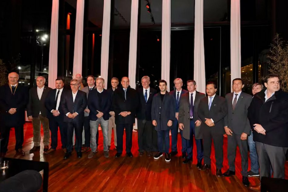 MAÑANA NOS SEGUIMOS PELEANDO Foto en la Rural: gobernadores se mostraron con Guillermo Francos