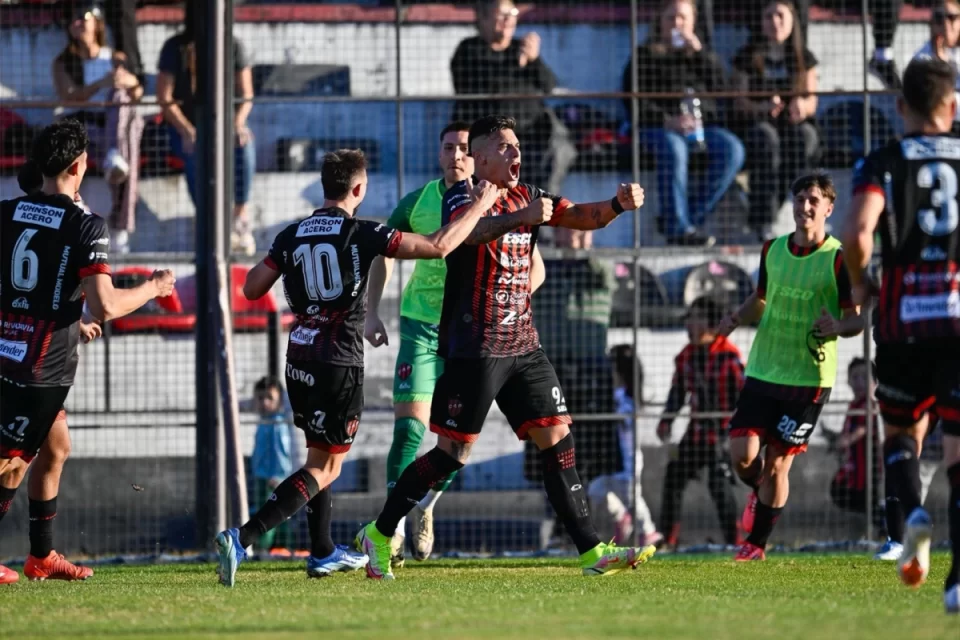 Patronato ratificó su buen momento: venció 2-0 a Tristán Suárez y quedó tercero