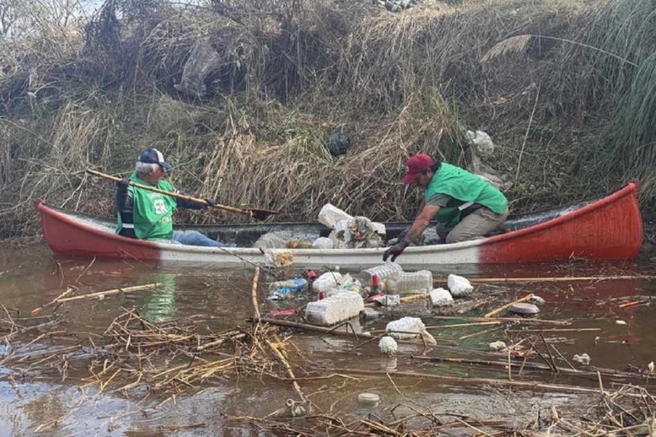 Voluntarios ER: más de 50 jóvenes se sumaron a la limpieza de un arroyo en La Paz