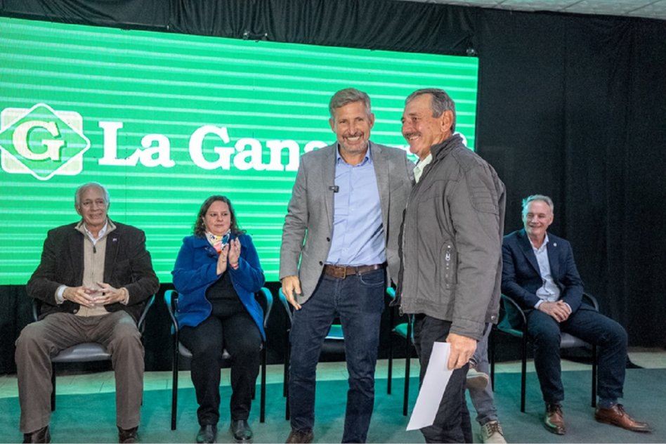 El gobernador entregó certificados de financiamiento por 1.000 millones de pesos a productores