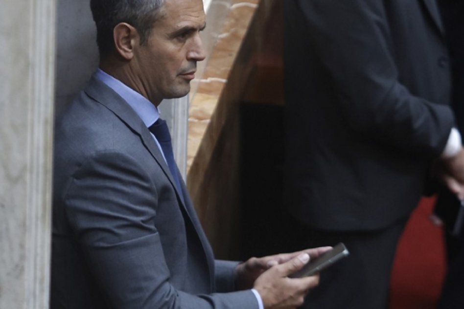 La cuenta secreta de Martín Menem acusa a Santiago de infante con cirugía y se burla de «las nenas del cielo»
