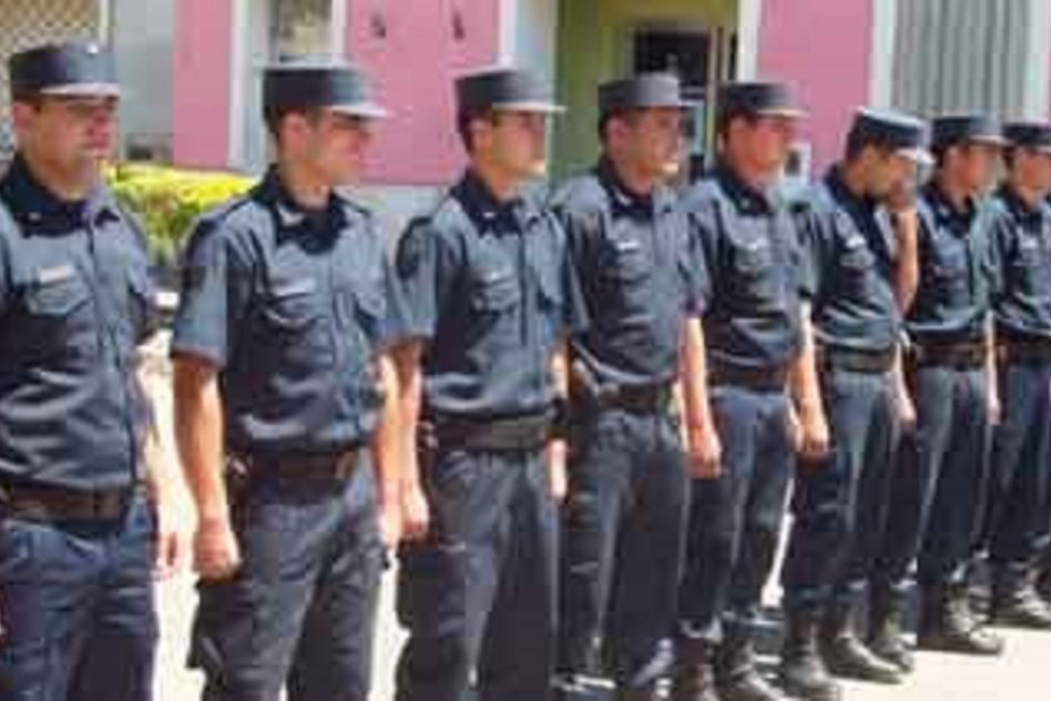 Disponen el uso obligatorio de licencias anuales para policías en Entre Ríos