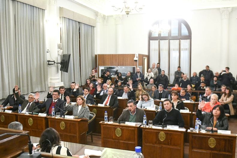 El peronismo entrerriano volvió a dividirse en el Senado: fractura expuesta en la votación por la deuda