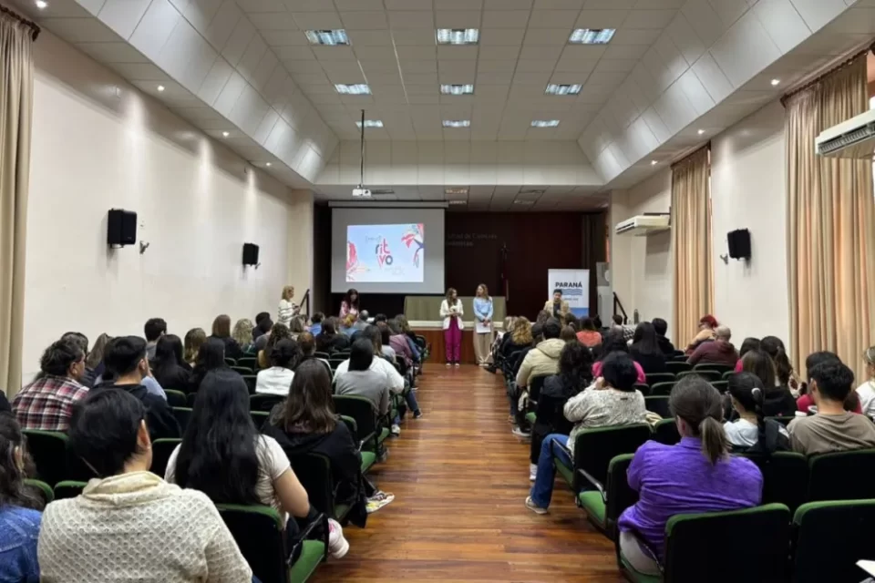 Diseña Paraná continúa con la formación de emprendedores