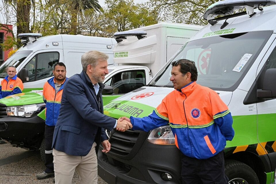 Frigerio presentó 20 nuevas ambulancias y equipos de telemedicina: “Hoy es un día histórico para la salud en Entre Ríos”
