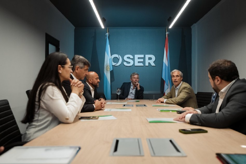 Frigerio recorrió las nuevas oficinas que modernizan la Obra Social de Entre Ríos