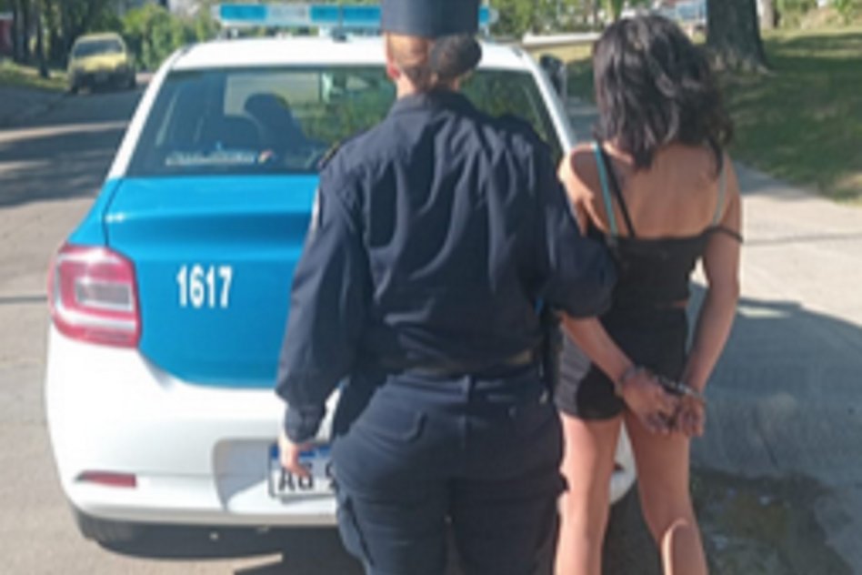 COMISARÍA OCTAVA Con un cuchillo de carnicero, pareja quiso asaltar a un joven