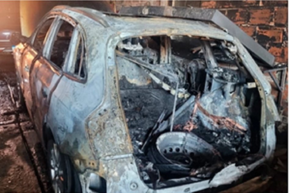 CONCEPCIÓN DEL URUGUAY Al menos cinco autos se vieron afectados por incendio en un taller