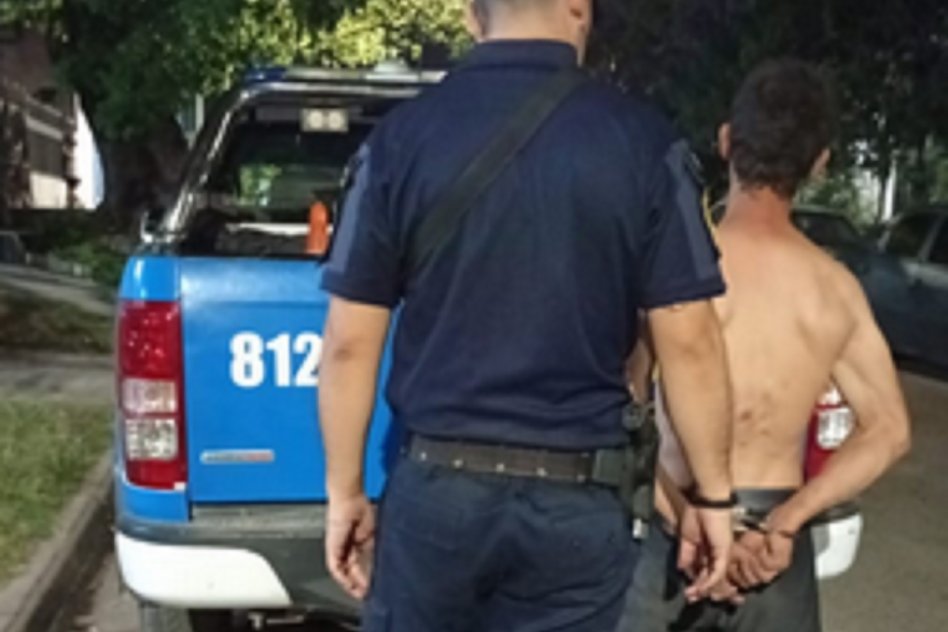Intentó ingresar por la fuerza a una vivienda y causó daños en el portón de otra