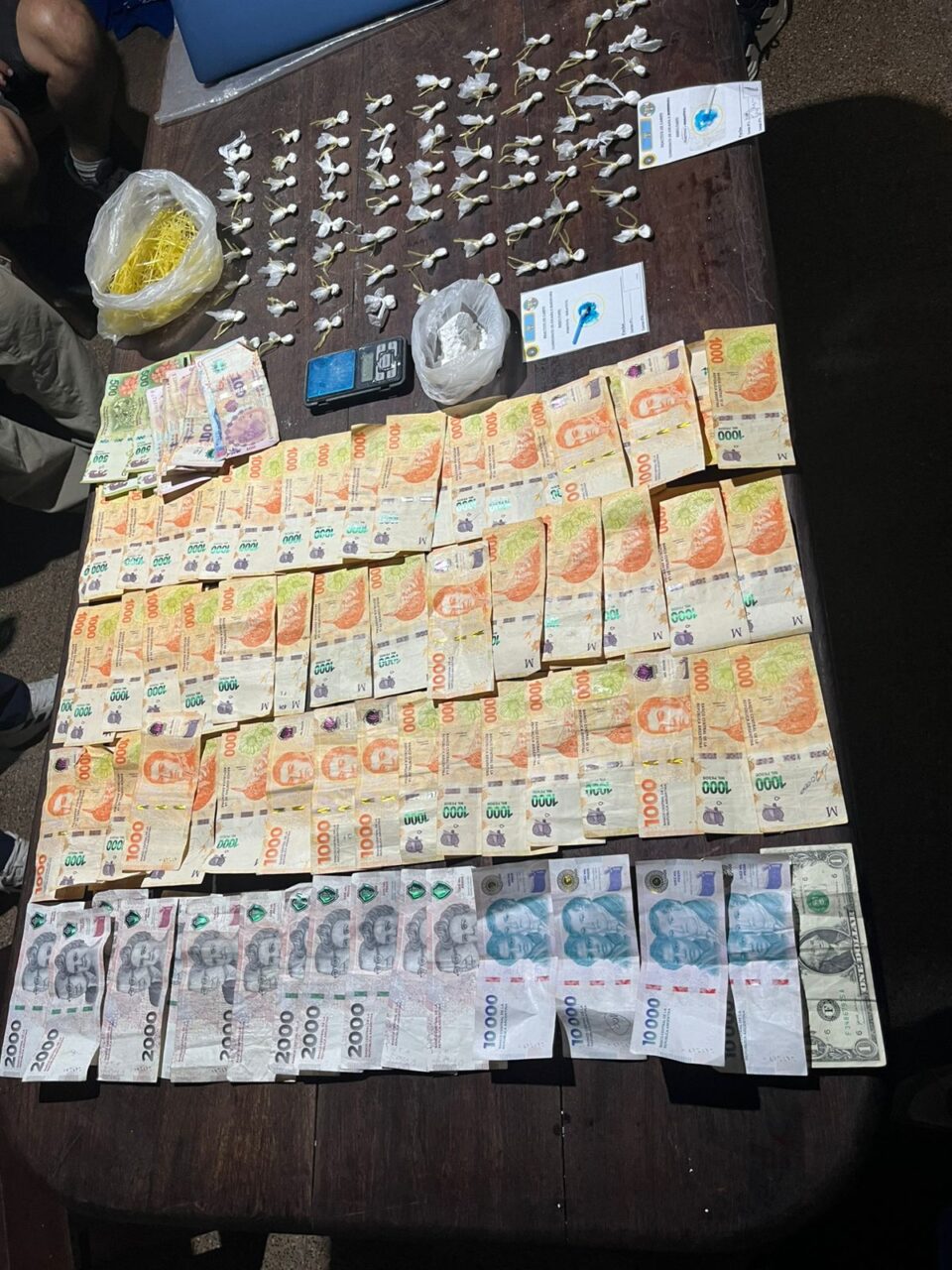 22 ALLANAMIENTOS EN PARANÁ González confirmó el secuestro de: “más de 10 millones de pesos; 1 kilo 400 de marihuana; 2 armas y 600 dosis de cocaína”