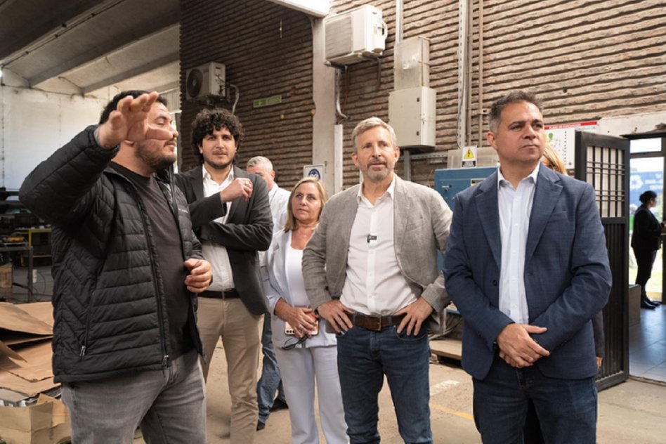 El gobernador destacó la generación de empleo y nuevas inversiones durante su visita a una empresa adherida al RINI